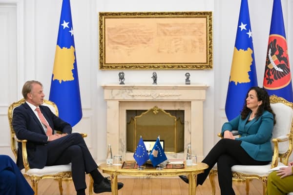 Osmani takon shefin e Zyrës së BE-së Aivo Orav, flasin për situatën politike në vend