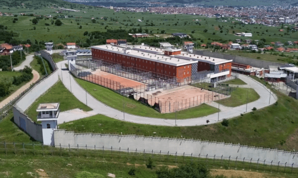 Të burgosurit e parë nga Danimarka pritet të arrijnë në Kosovë në prillin e 2027-ës