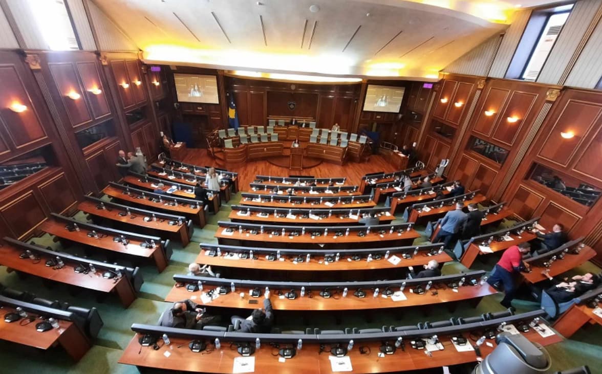 Kuvendi tenton sërish të konstituohet mes bllokadës politike