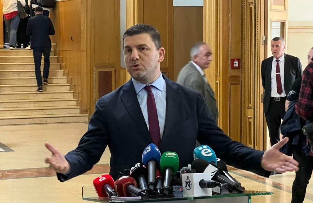 Krasniqi pas dështimit të seancës: VV e ka marrë shtetin peng – propozimin e LDK’së e diskutojmë sot