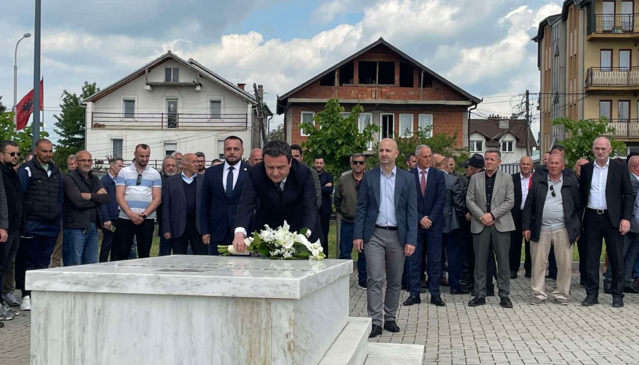 U përkujtua Agron Rrahmani, në 26-vjetorin e rënies, Kurti: Dëshmorët përbëjnë historinë e kombit