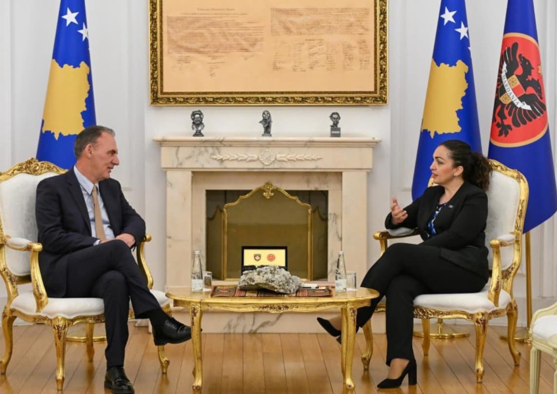 Vjosa Osmani e pret në takim Fatmir Limajn “pas kërkesës nga ai”