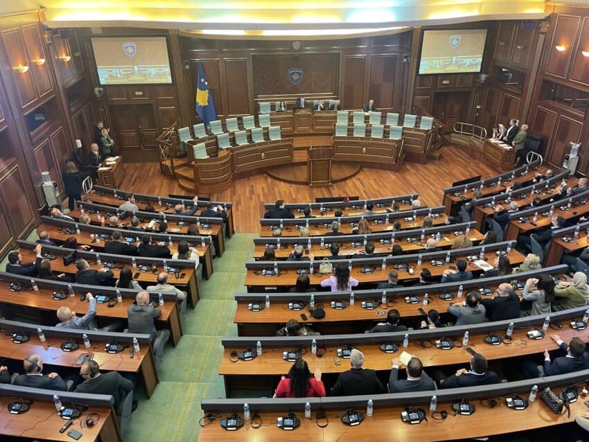 Kuvendi del me një njoftim zyrtar pas dështimit të seancës konstituive