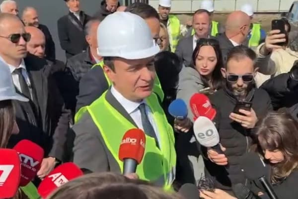 Kurti pyetet për bllokadën në Kuvend, flet për një objekt banimi
