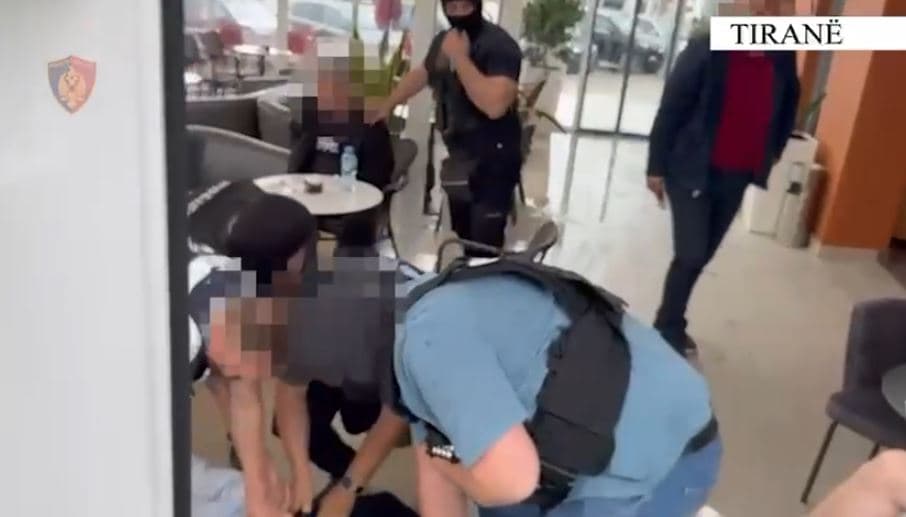 Operacioni “Puzzle”, 10 të arrestuar për trafik armësh Kosovë – Shqipëri