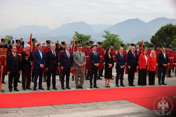 ​Begaj: Detyrim t’i përcjellim brezit të ri flakë atdhedashurie