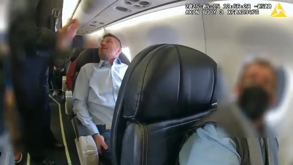 Kosovari në ShBA futet me armë të mbushur në aeroplan, arrestohet -Pamje