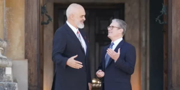 ​Starmer sot në Tiranë, vizita e parë zyrtare e një kryeministri britanik