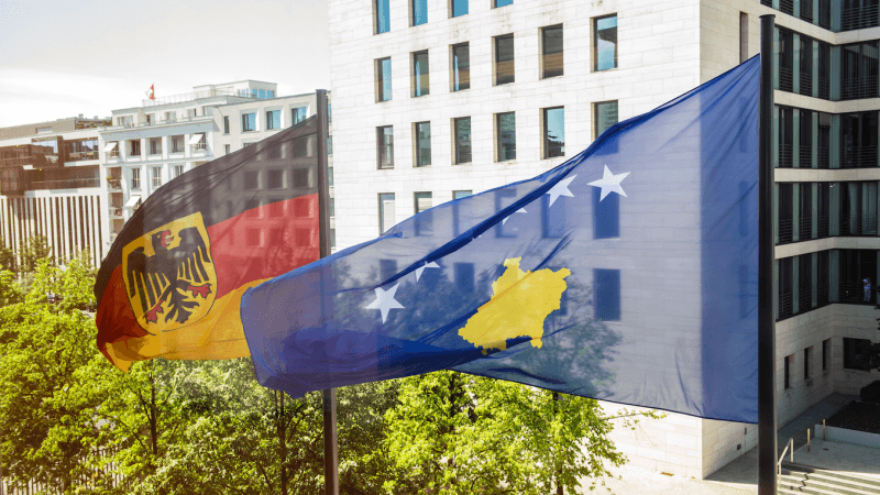 Ambasada gjermane dhe Zyra e BE-së shënojnë çlirimin e Gjermanisë në Prishtinë