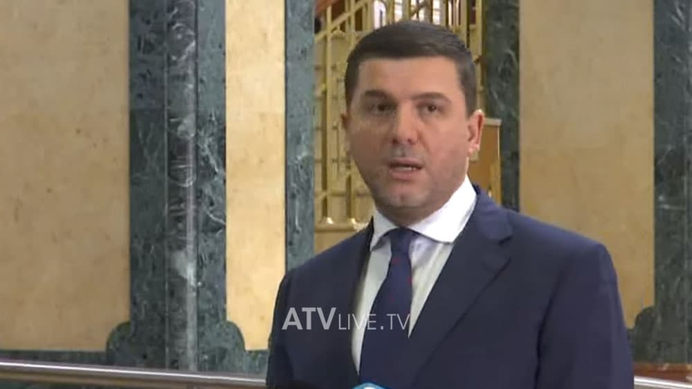 Krasniqi pas ndërprerjes së 11-të të seancës: Kurti nuk mund ta mbajë peng shtetin për Albulena Haxhiun