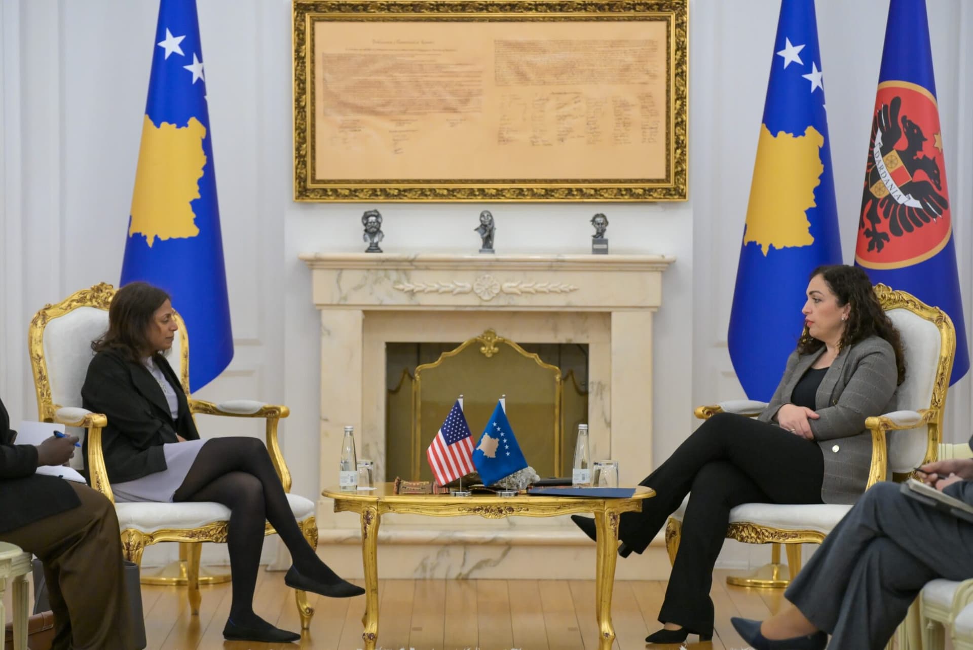 Ngërçi politik, presidentja Osmani takon ambasadoren amerikane në detyrë