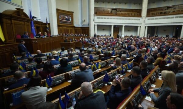 Parlamenti ukrainas ratifikon marrëveshjen për minerale me SHBA-të