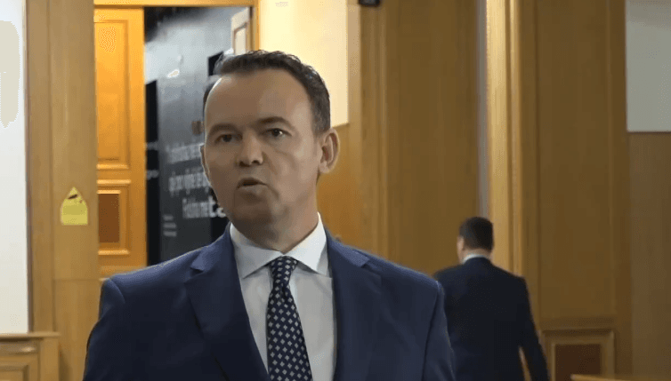 Peci: Guxo s’ka marrë ftesë nga presidentja, do të duhej sepse jemi subjekt i regjistruar në KQZ