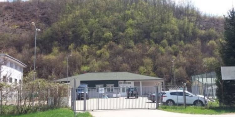 Arratisje misterioze në Qendrën e Azilantëve në Kosovë