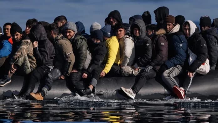 “The Times”: Britania do t’i kërkojë Kosovës të pranojë emigrantë