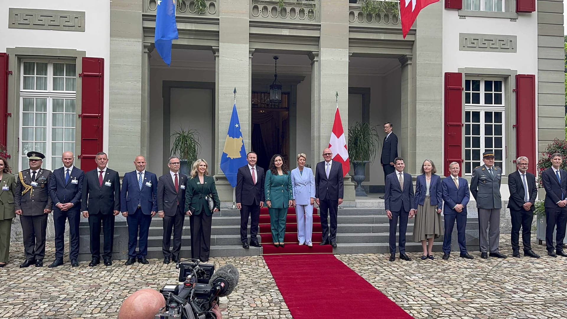 Presidentja Osmani nis vizitën në Zvicër, pritet nga presidentja zvicerane