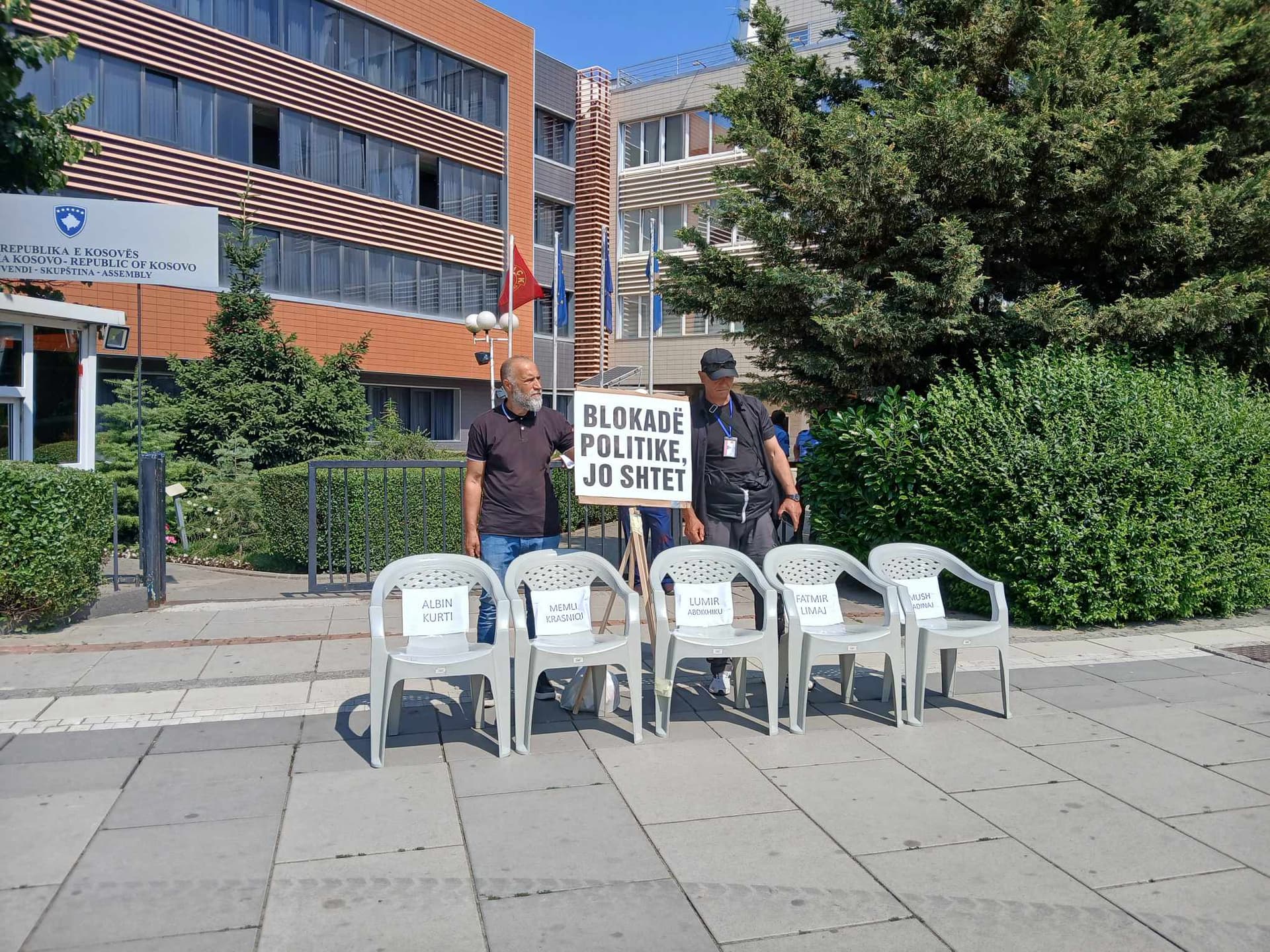 Protestë në Prishtinë, qytetarët kërkojnë zgjidhje për ngërçin politik
