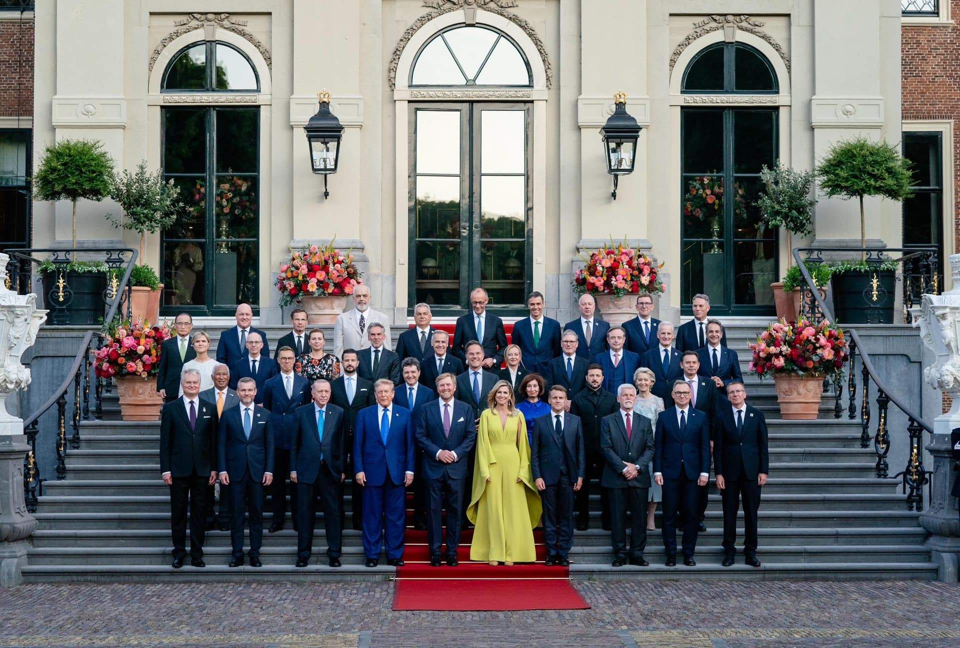 Takimi i liderëve të NATO-s, Edi Rama publikon foton e darkës nga mikpritja e Familjes Mbretërore
