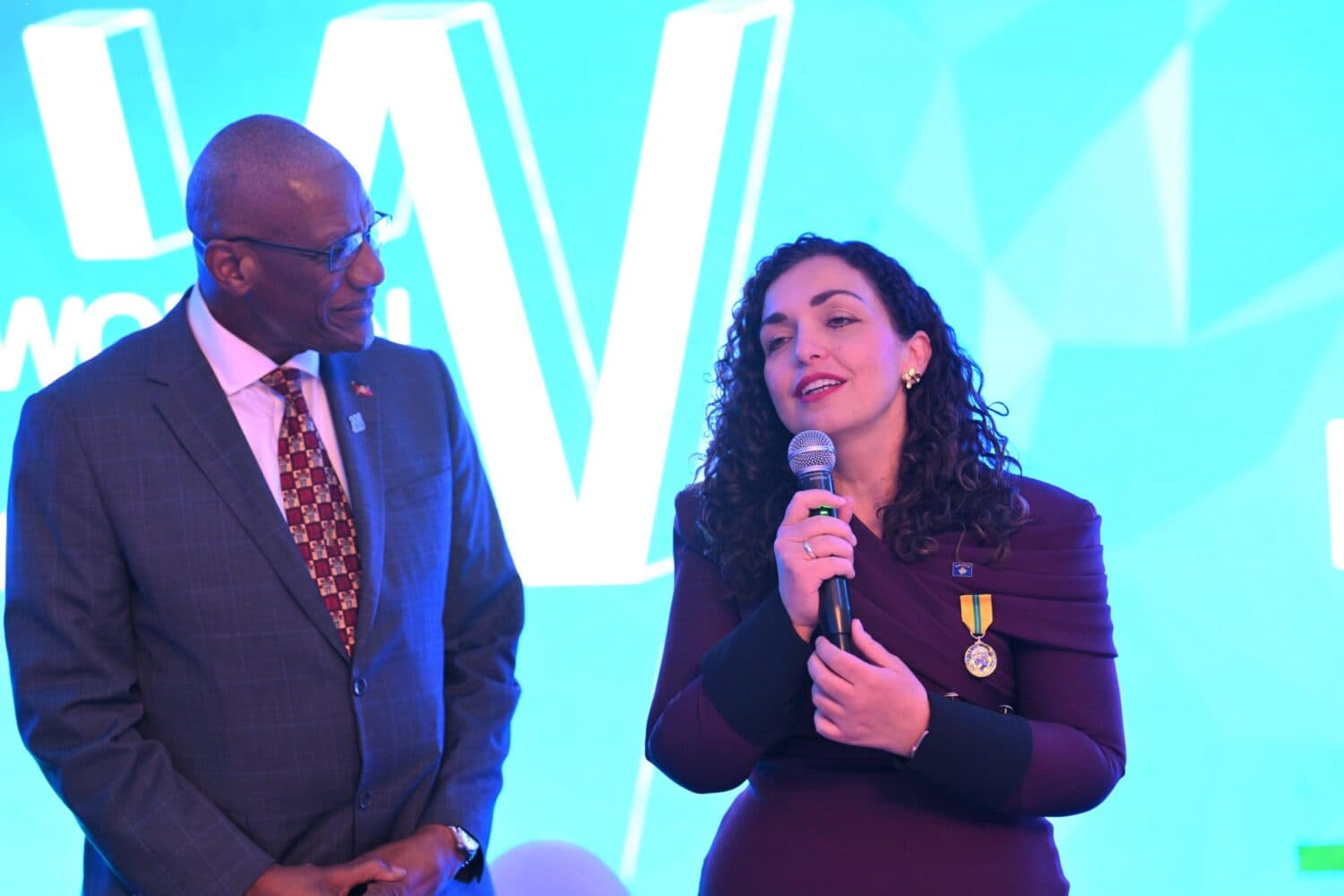Presidentja Osmani nderohet me Medaljen për Shërbim Besnik dhe Meritor ndaj Atdheut nga Guvernatori i Përgjithshëm i Antigua dhe Barbuda
