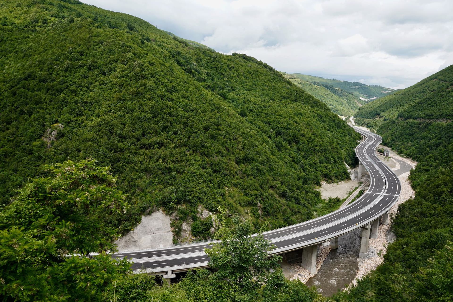 Bllokohet qarkullimi në autostradat “Arbën Xhaferi” dhe “Ibrahim Rugova” për shkak të garave çiklistike
