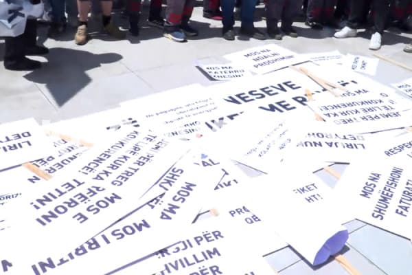 Protesta kundër ZRRE-së, bizneset kërkojnë shtyrjen e vendimit për kalimin në tregun e lirë të energjisë