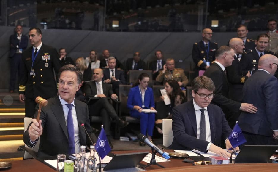 Ministrat e mbrojtjes së NATO-s mblidhen në Bruksel, miratojnë objektivat për pritjen e furnizimeve ushtarake