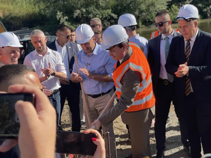 Vendoset gurthemeli i dy urave të reja mbi lumin Ibër në Mitrovicë