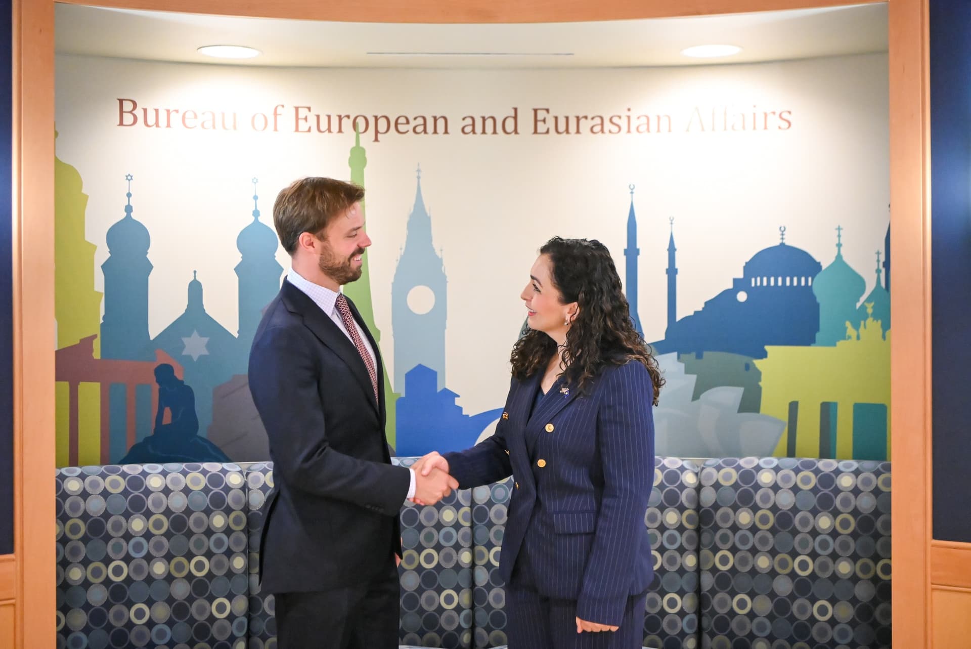 Zyrtari i lartë amerikan viziton Kosovën, pritet të takohet me Kurtin dhe liderë të partive