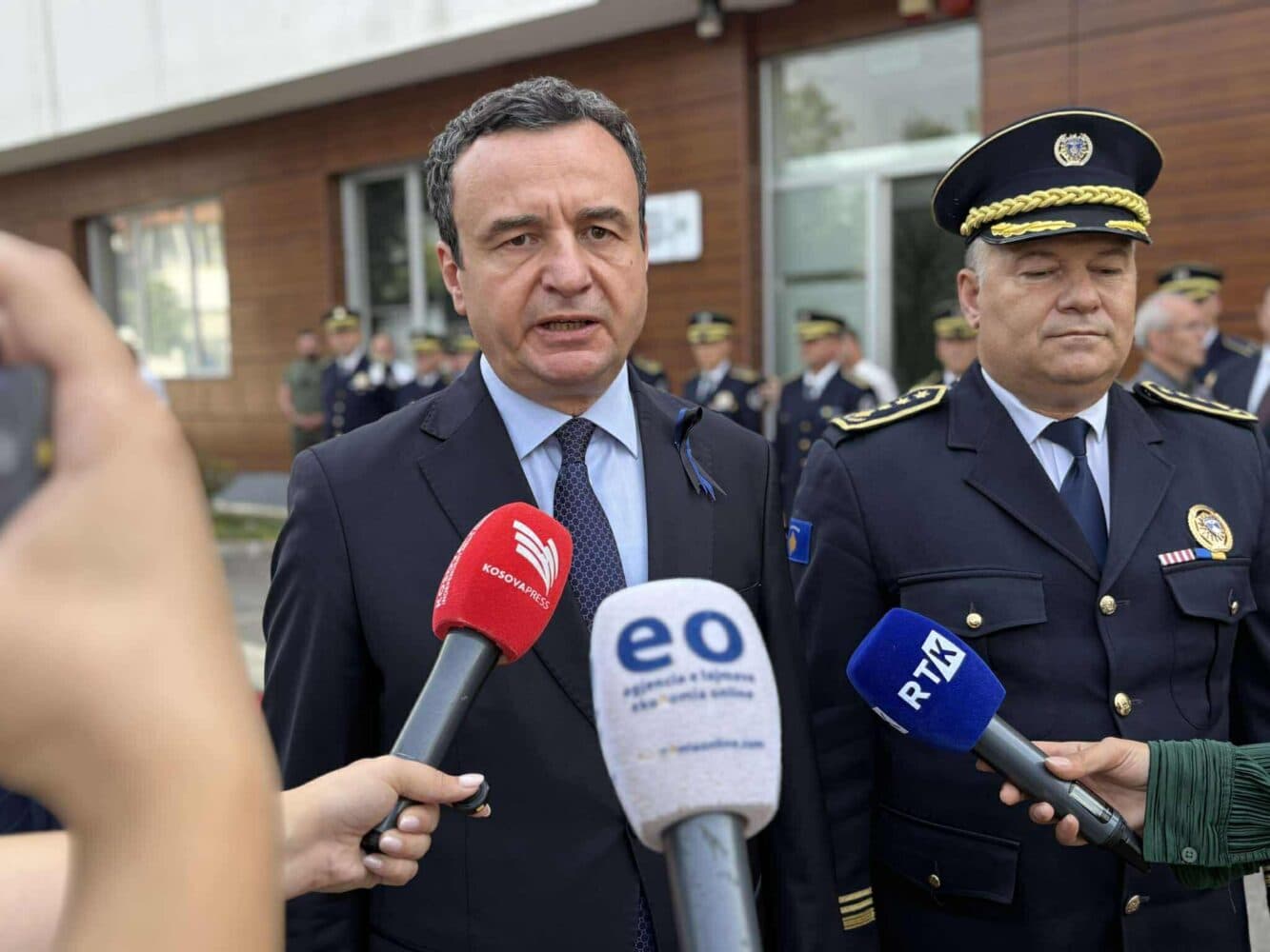 Mbahen homazhe shtetërore në nderim të Heroit Enver Zymeri dhe zyrtarëve policorë të rënë në krye të detyrës