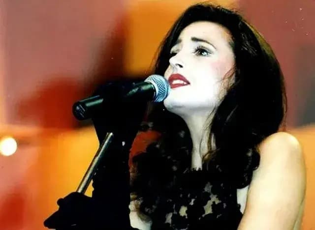 “Ah, biri im…”, Parashqevi Simaku ndan foton e rrallë me djalin e saj
