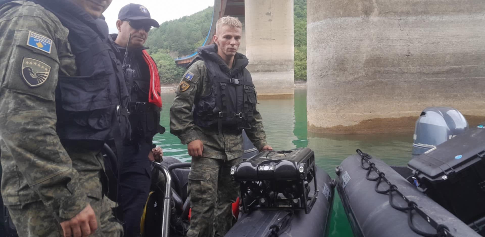 FSK-ja mbërrin në Ujman, i bashkohet operacionit për kërkim-shpëtimin e mërgimtarit që u hodh nga ura
