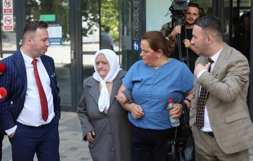 “15 vjet janë pak, na i ka masakru” – Nëna dhe motra e binjakëve binjakëve, flasin pas dënimit të Plleskoviqit për vrasjen e tyre