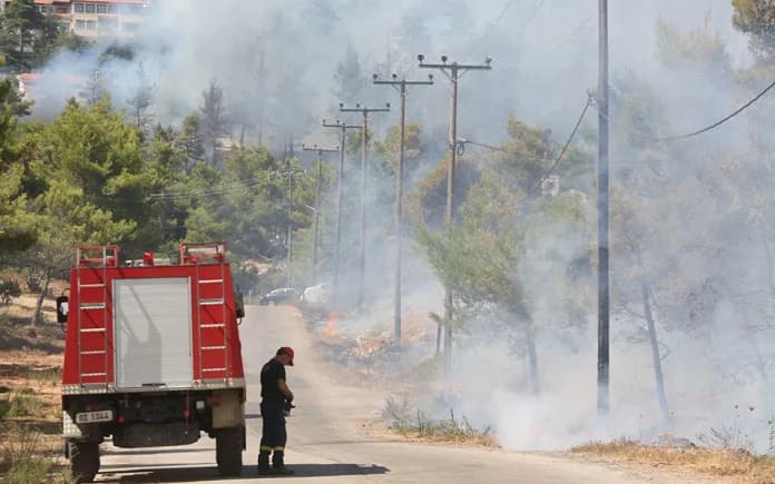 Paralajmërohet rrezik shumë i lartë nga zjarret në Greqi