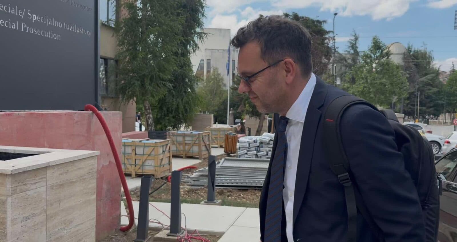 Skandali i rezervave shtetërore/ Ish-sekretari i Ministrisë së Industrisë Irfan Lipovica intervistohet nga Prokuroria Speciale