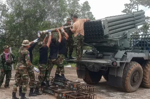 Luftimet mes Tajlandës dhe Kamboxhias vazhdojnë për ditën e tretë