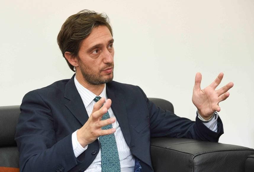 Uran Ismaili zyrtarizon kandidaturën për kryetar të Prishtinës