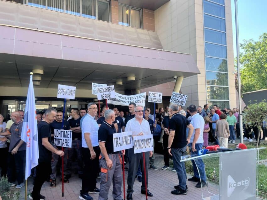 Protestojnë punëtorët e KOSTT-it, kërkojnë rritje pagash