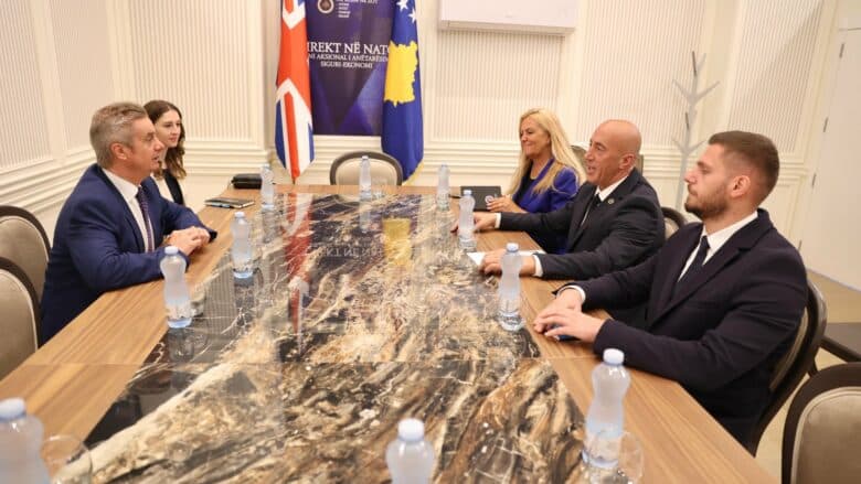 Haradinaj takon ambasadorin britanik: Kosova duhet t’i kthehet funksionimit institucional