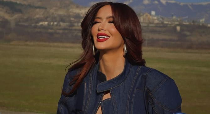 “Nënë me zemër të mbushur plot” – Dafina Zeqiri ndan momente të ëmbla me djalin