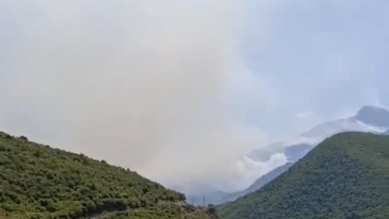 Dyshohet për banorë të bllokuar, situatë kritike nga zjarret në Gramsh