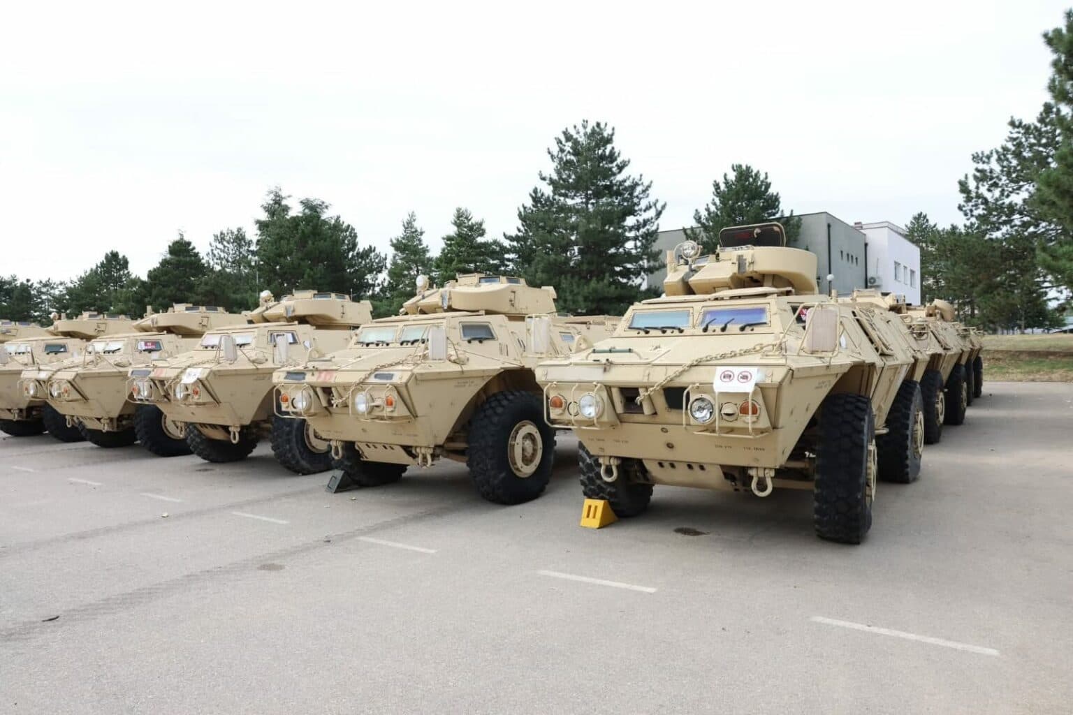 50 autoblinda për Kosovën, Ambasada amerikane: Hap tjetër në angazhimin tonë të përbashkët për forcimin e kapacitetit mbrojtës të FSK-së