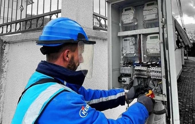 KEDS-i ndërpret masivisht energjinë për bizneset pa marrëveshje me furnizues – cilat janë pasojat për ekonominë?