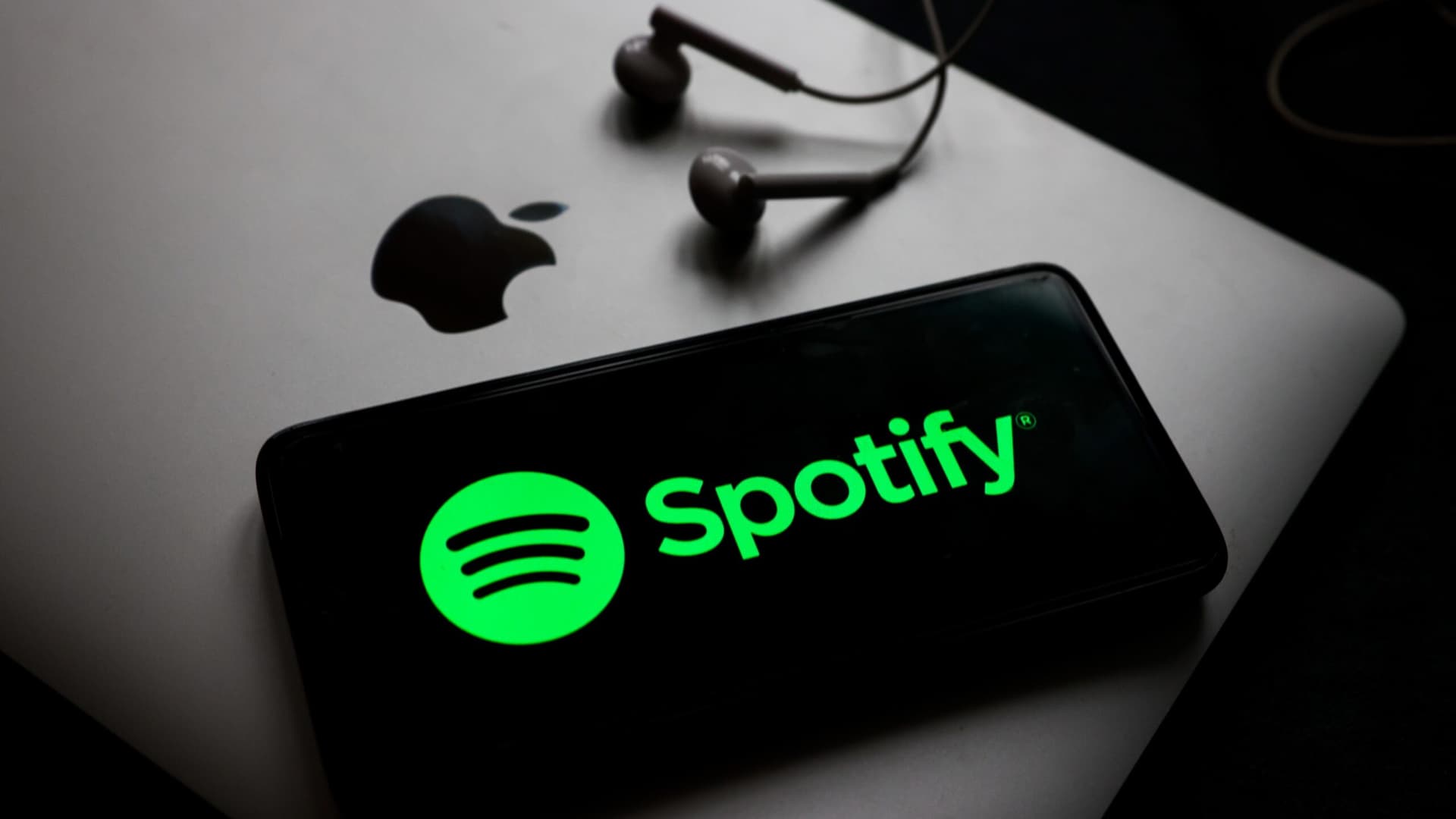 Spotify fshin plot 75 milionë këngë