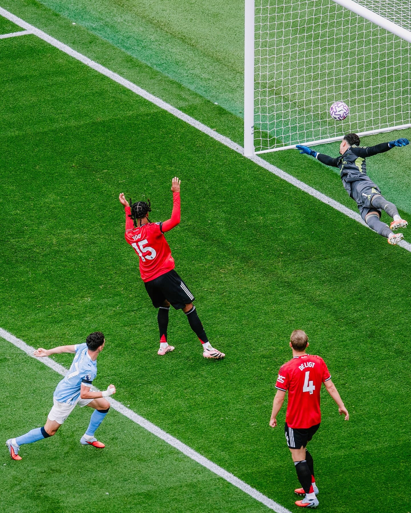 Manchester City dominon derbin ndaj United me fitore bindëse 3:0