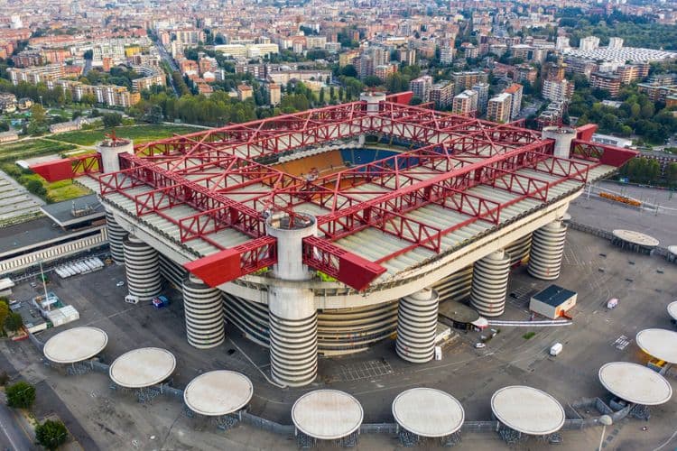 Milano jep dritën jeshile për shitjen e San Siros: Milani dhe Interi mund të ndërtojnë stadiumin e ri