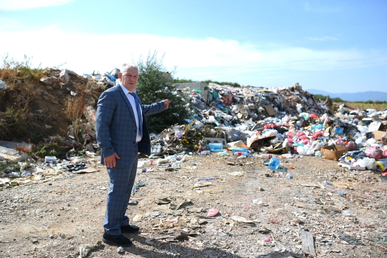 Shukri Buja premton park memorial në Grackën e Vjetër dhe heqjen e deponive ilegale në Lipjan