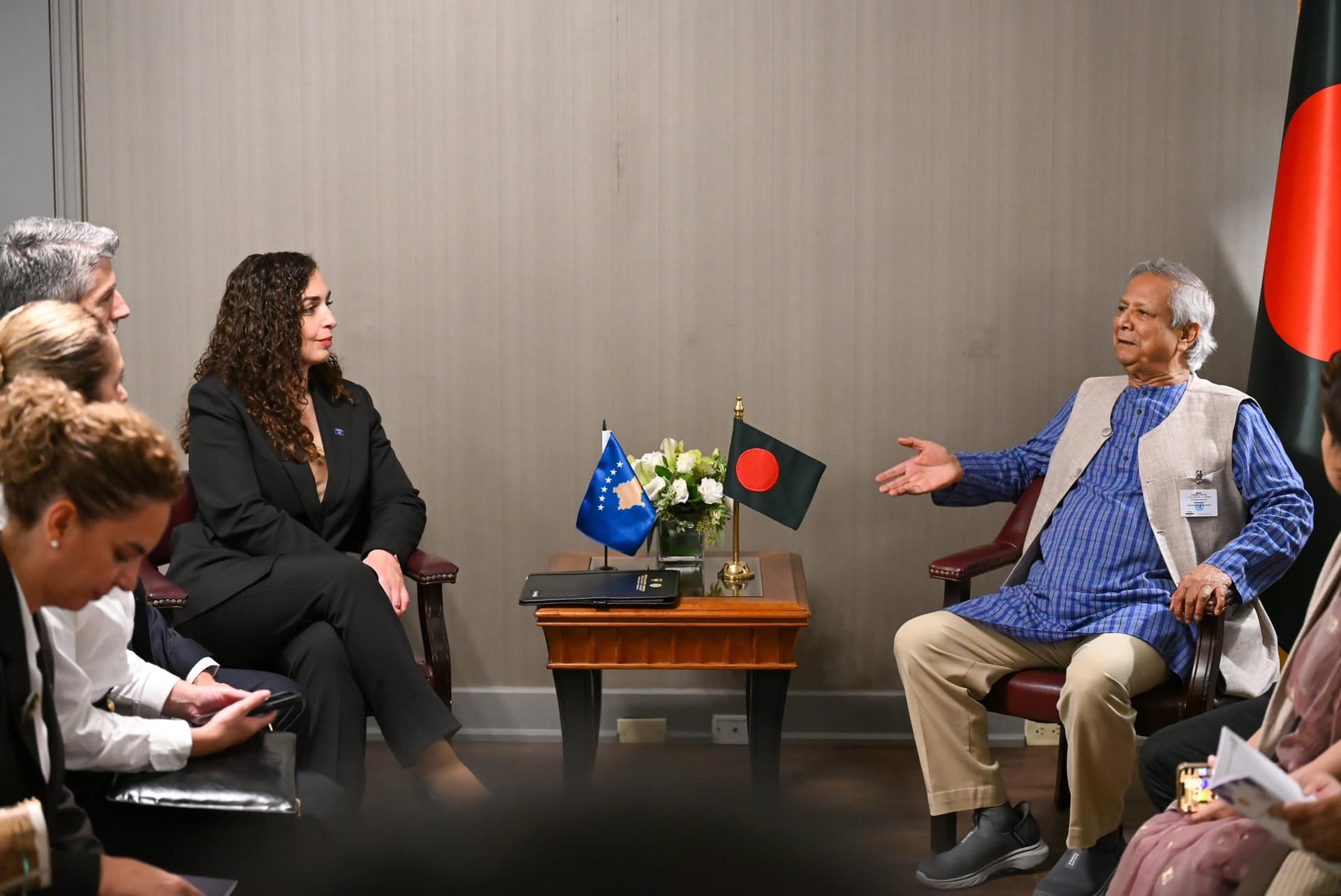 Osmani takohet me kryeministrin e Bangladeshit, flasin për përpjekjet në skenën ndërkombëtare