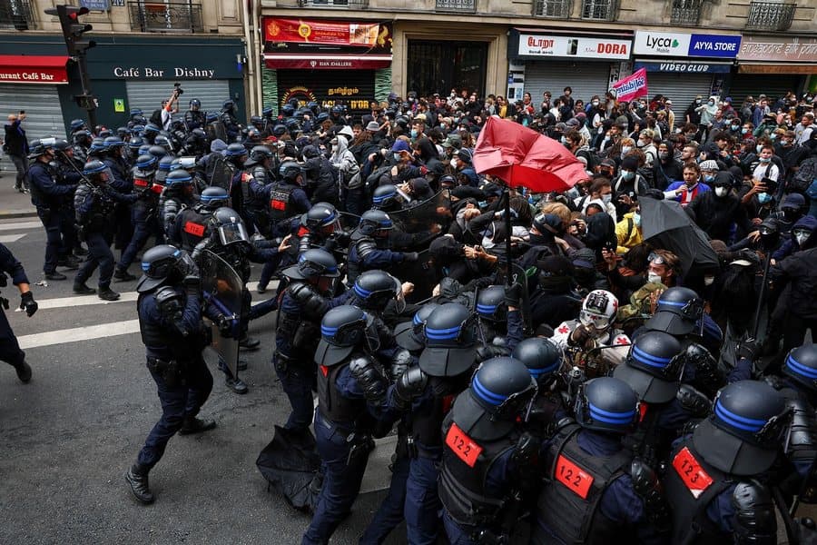 Gati 1 milion njerëz në rrugë, Franca përgatitet për trazira në protestën e sotme