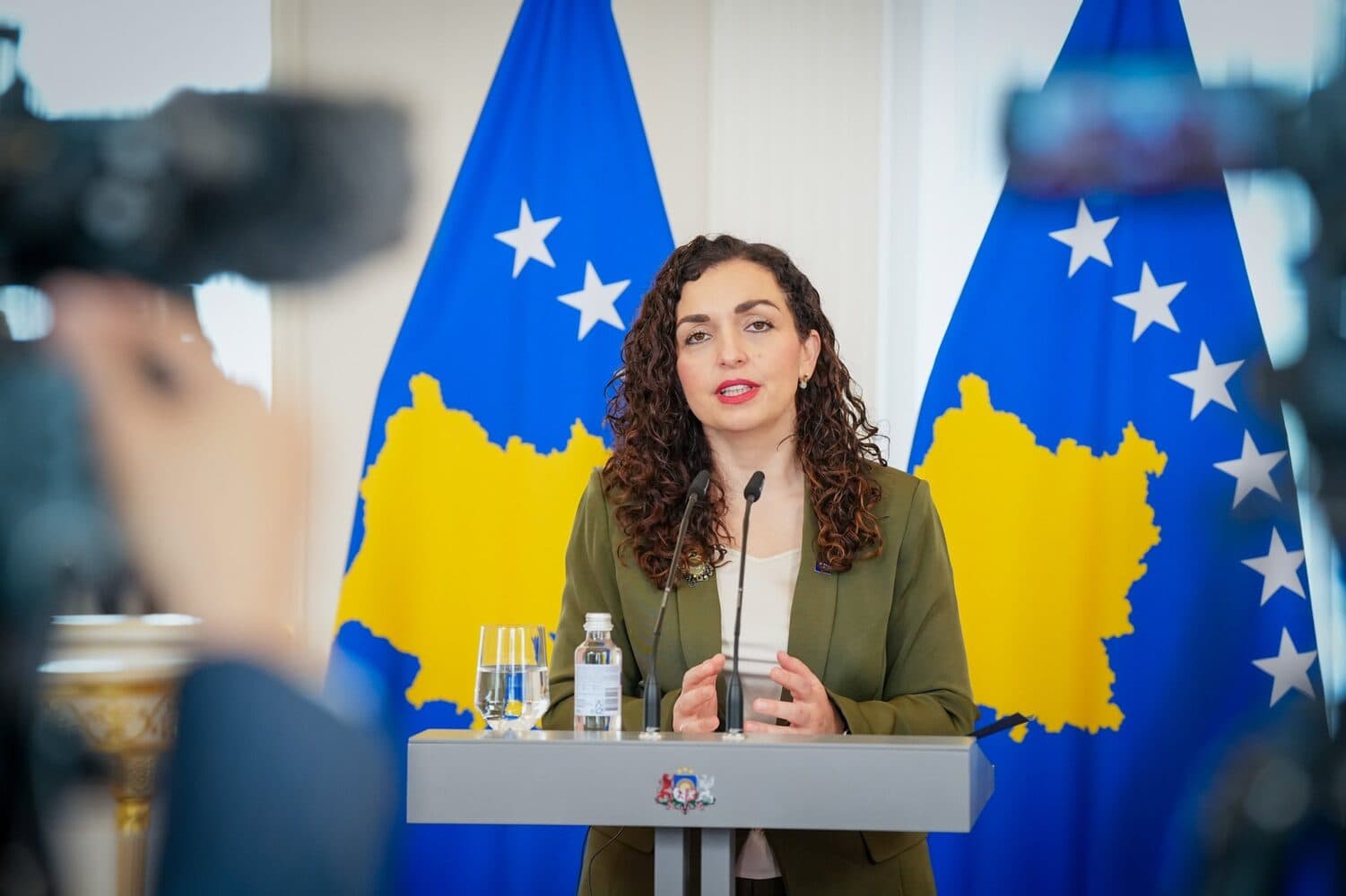 Bllokada në Kuvend: Presidentja sot i drejtohet Kushtetueses me komentet