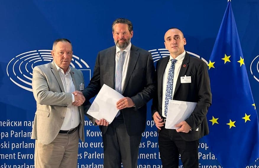 Përfaqësuesit e OVL UÇK-së takohen me eurodeputetin Mandl – shpalosin shqetësimet për Gjykatën Speciale